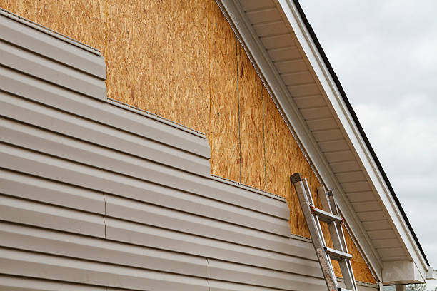 Professional Vinyl Siding technician working in Derry, PA